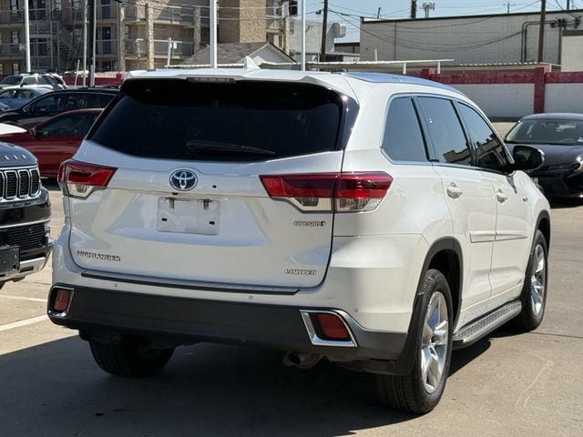 Used 2017 Toyota Highlander Limited AWD/4WD image 4