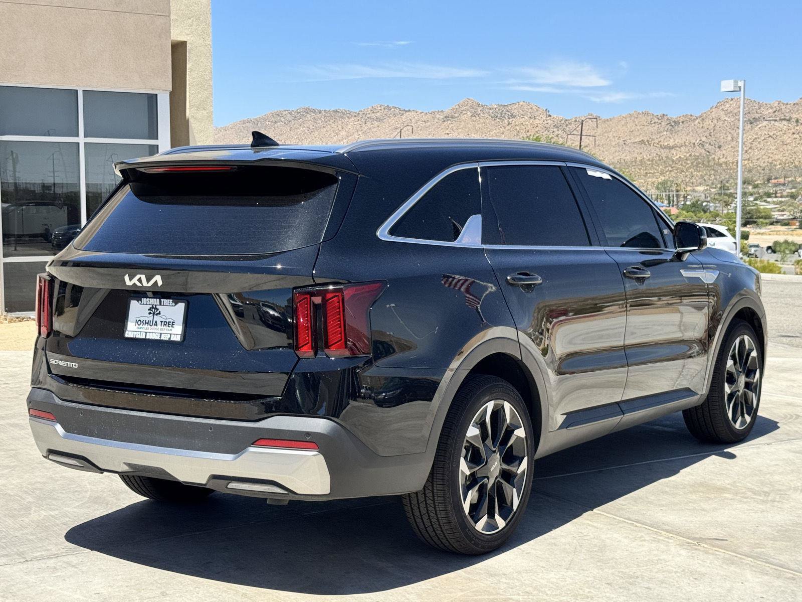 Used 2025 Kia Sorento EX w/ Panoramic Sunroof Package FWD image 36
