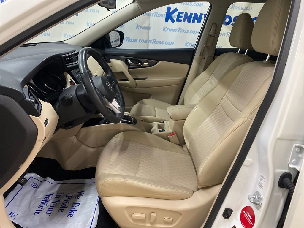 Used 2017 Nissan Rogue SV w/ SV Premium Package image 8
