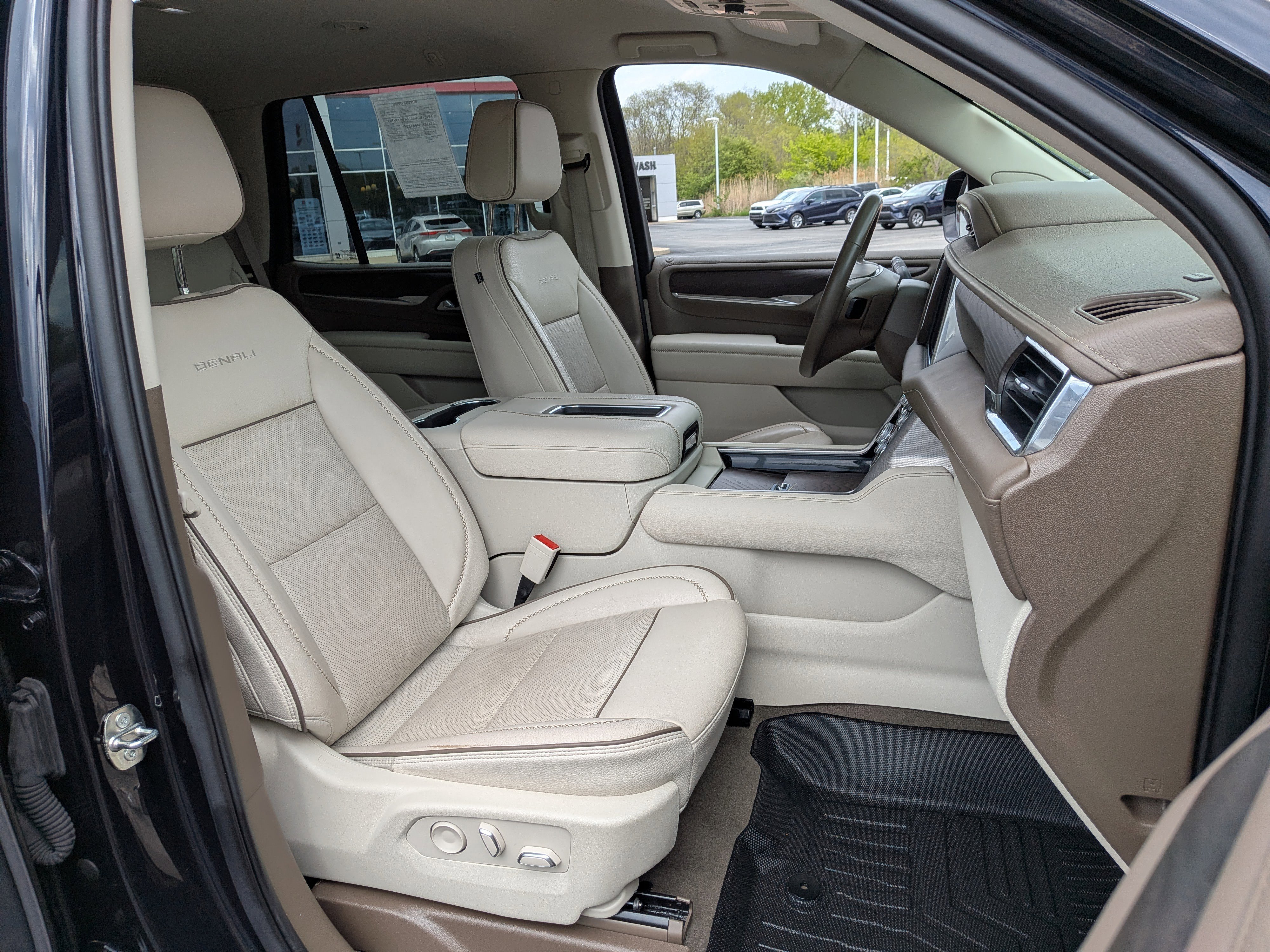 Used 2023 GMC Yukon Denali AWD/4WD image 26