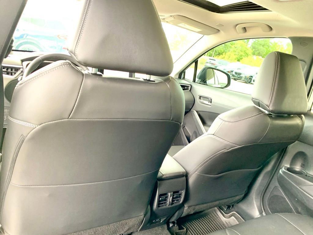 Used 2023 Toyota Corolla Cross XLE w/ Convenience Package image 12