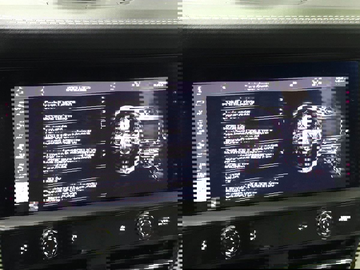 Used 2023 Porsche Macan image 46