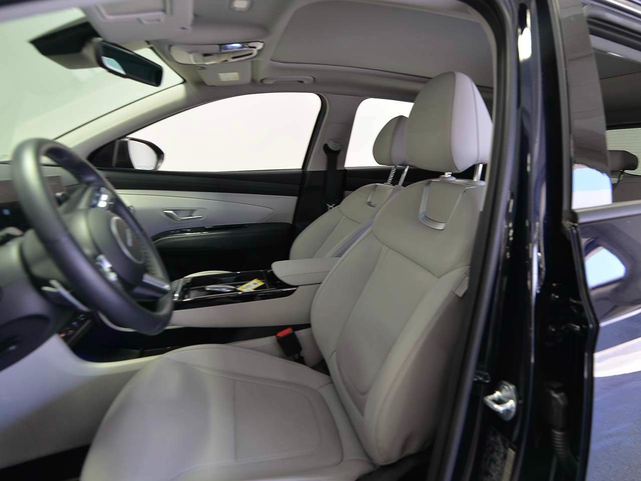 Used 2025 Hyundai Tucson Limited AWD/4WD image 8