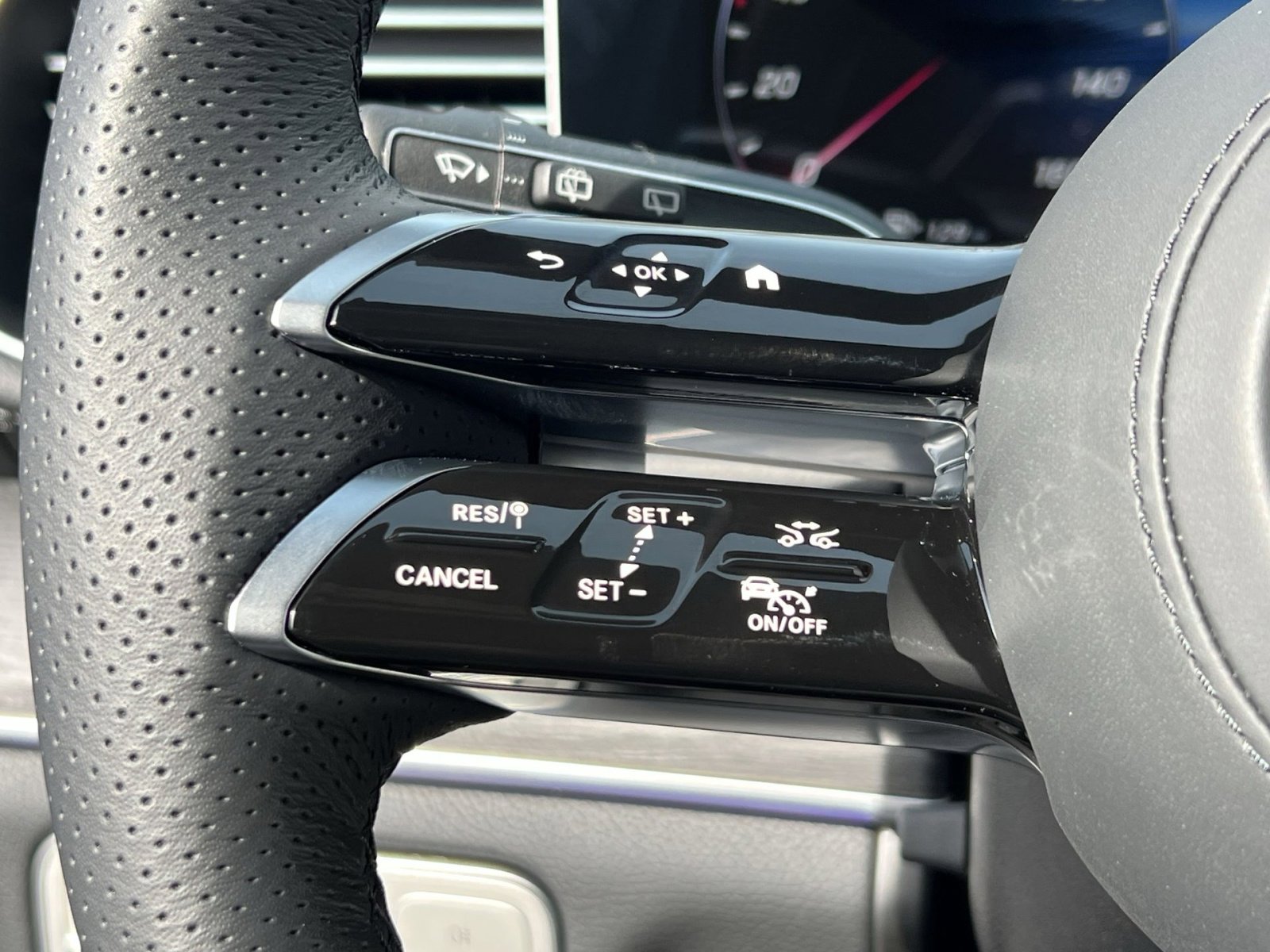 New 2026 Mercedes-Benz GLS 450 4MATIC image 32