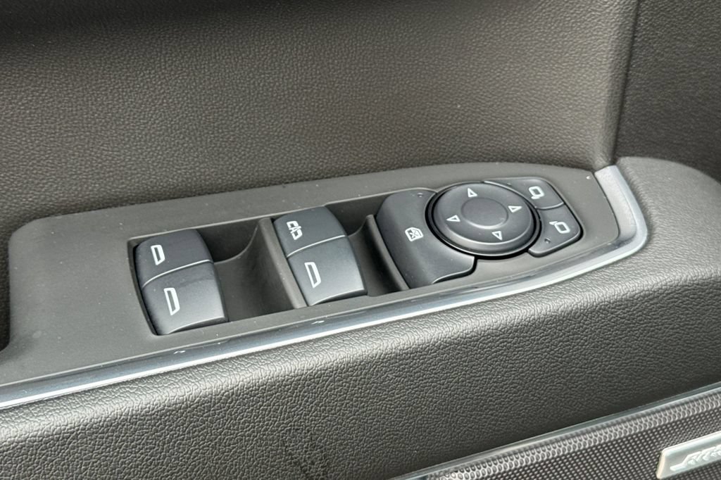 Used 2024 Chevrolet Silverado 1500 LT Trail Boss w/ LT Trail Boss Premium Package AWD/4WD image 12