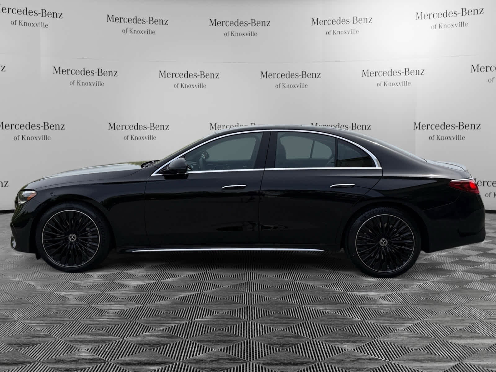 New 2026 Mercedes-Benz E 450 4MATIC Sedan image 2