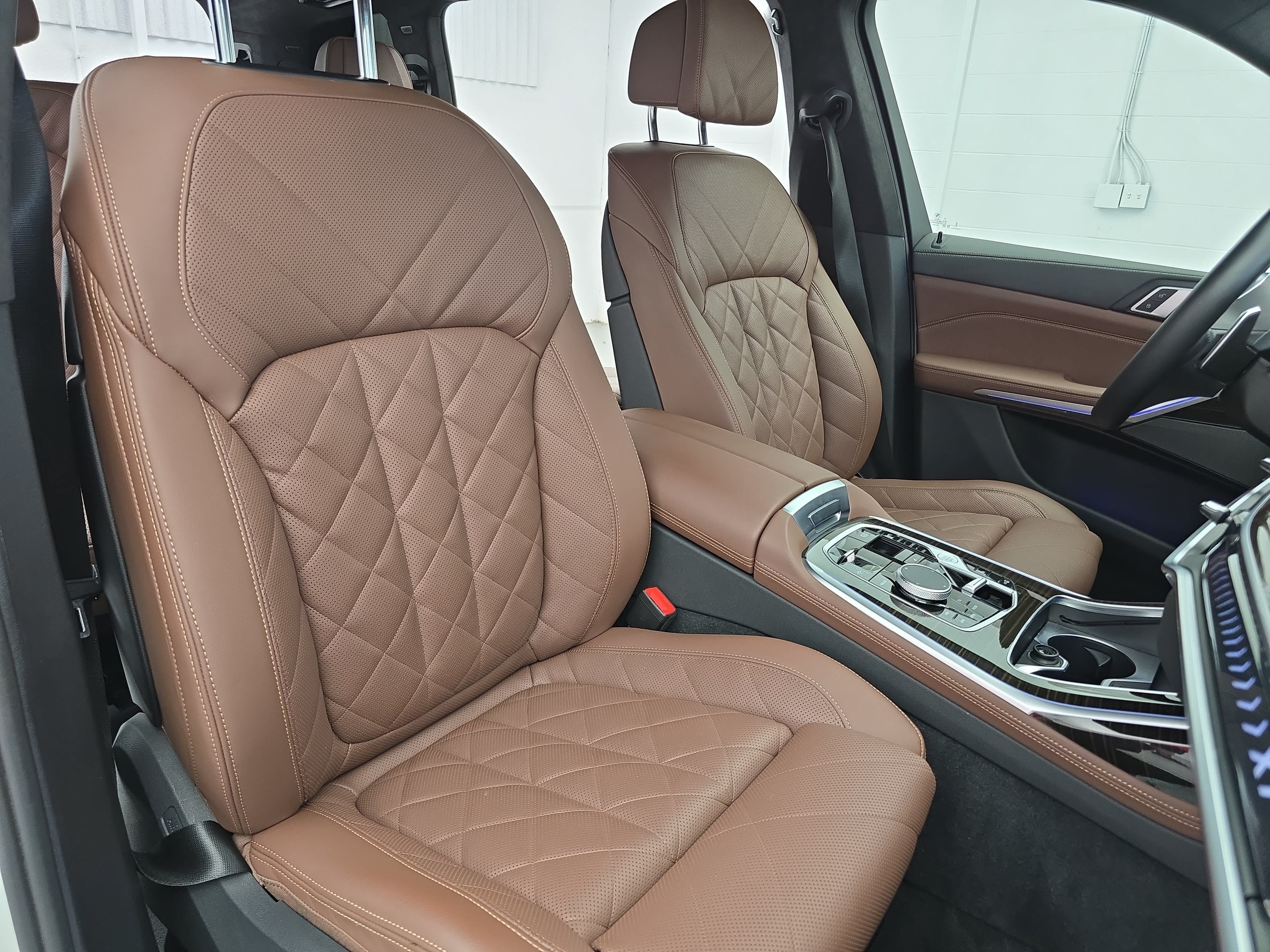 Used 2024 BMW X7 xDrive40i w/ M Sport Package AWD/4WD image 10