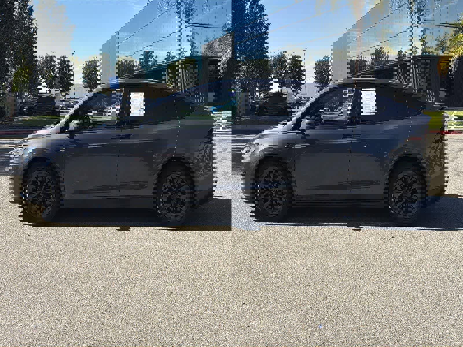 Used 2022 Tesla Model X Plaid image 3