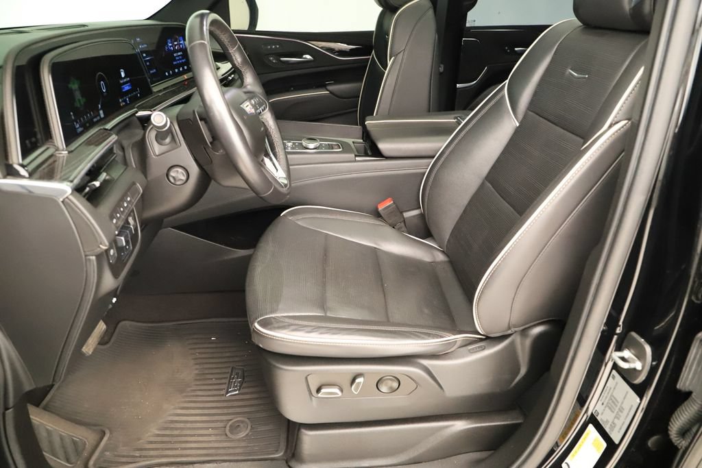 Used 2022 Cadillac Escalade Sport w/ LPO, ONYX Package AWD/4WD image 24