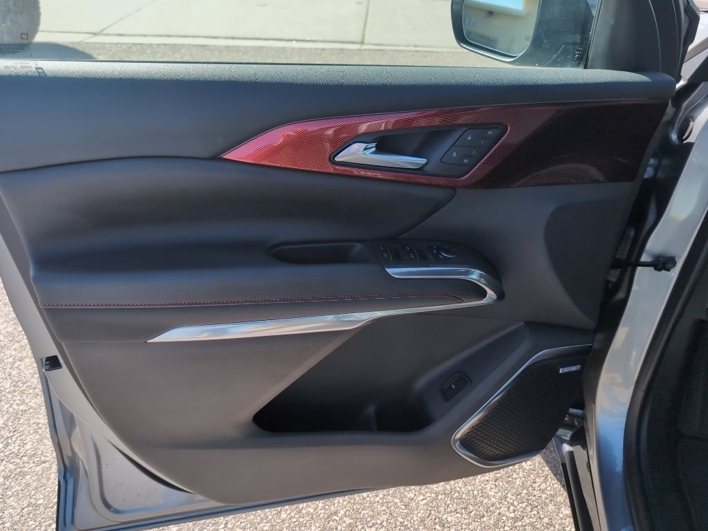 Used 2025 Chevrolet Traverse RS image 9