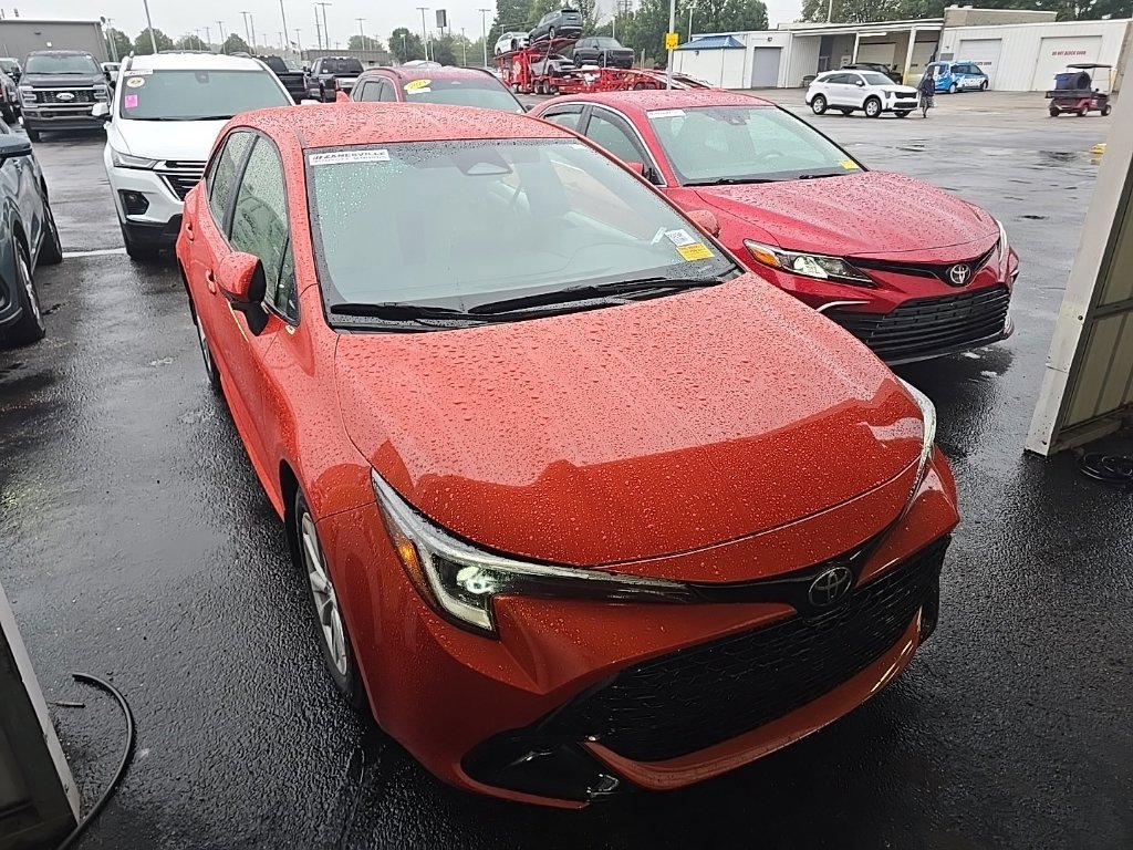 Used 2025 Toyota Corolla SE w/ SE Package FWD image 1