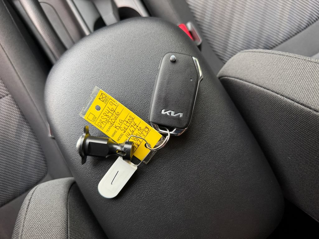 Used 2026 Kia Seltos LX FWD image 33