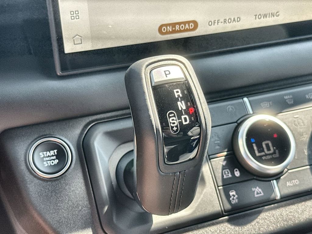 Certified 2025 Land Rover Defender 130 X-Dynamic SE image 27