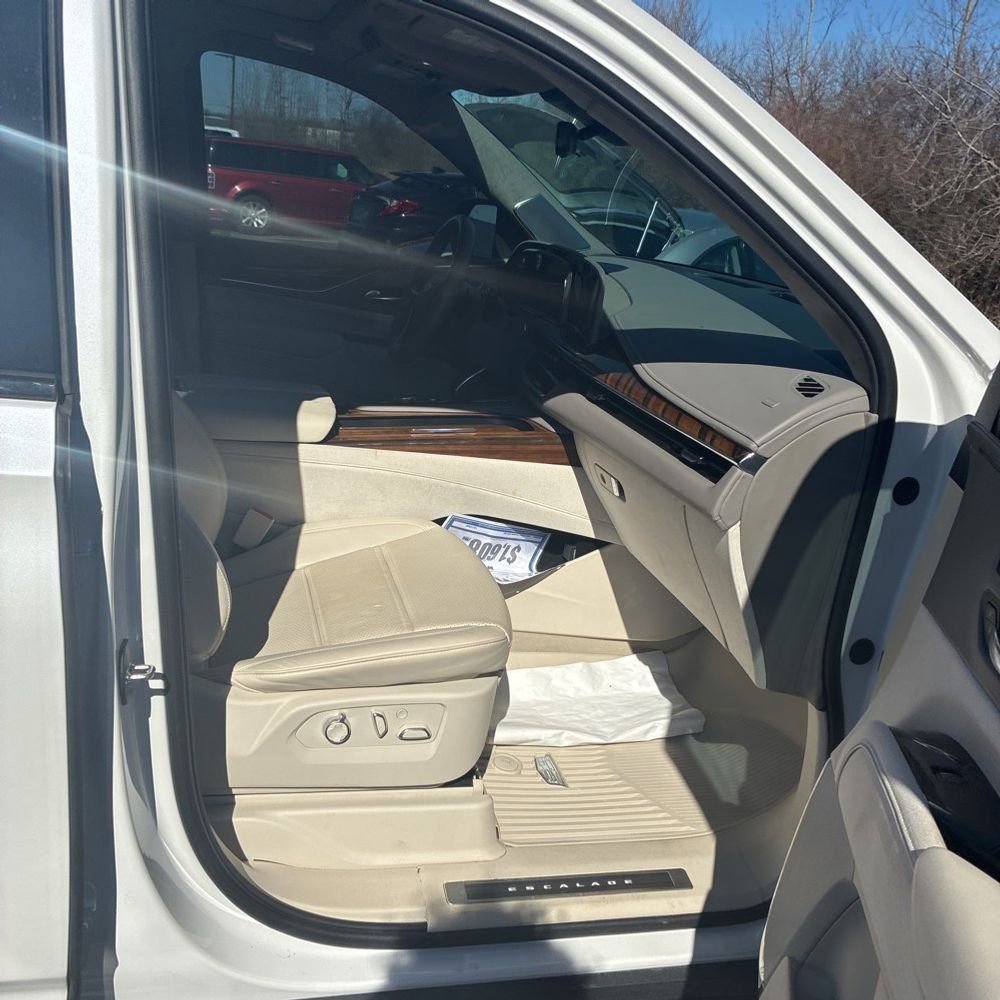 Used 2024 Cadillac Escalade ESV Sport Platinum w/ LPO, ONYX Package image 18