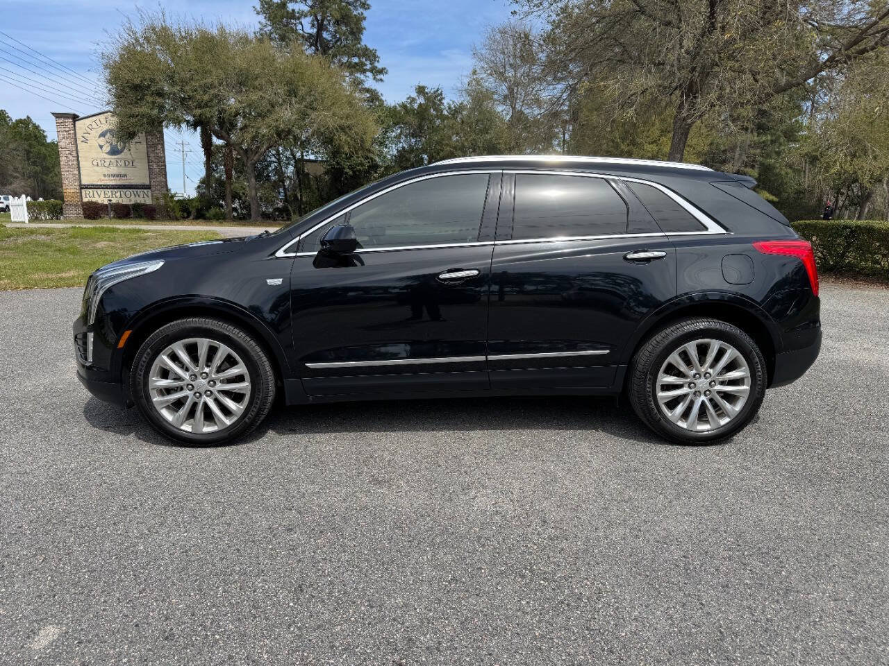 Used 2017 Cadillac XT5 Platinum image 3