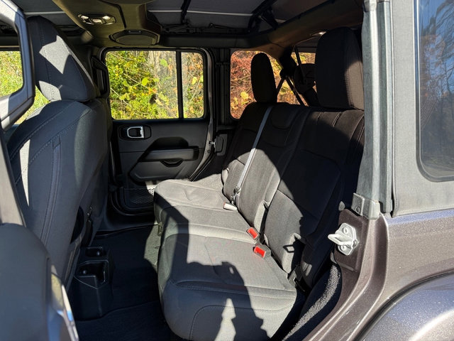 Used 2022 Jeep Wrangler Unlimited Sahara w/ Cold Weather Group image 14