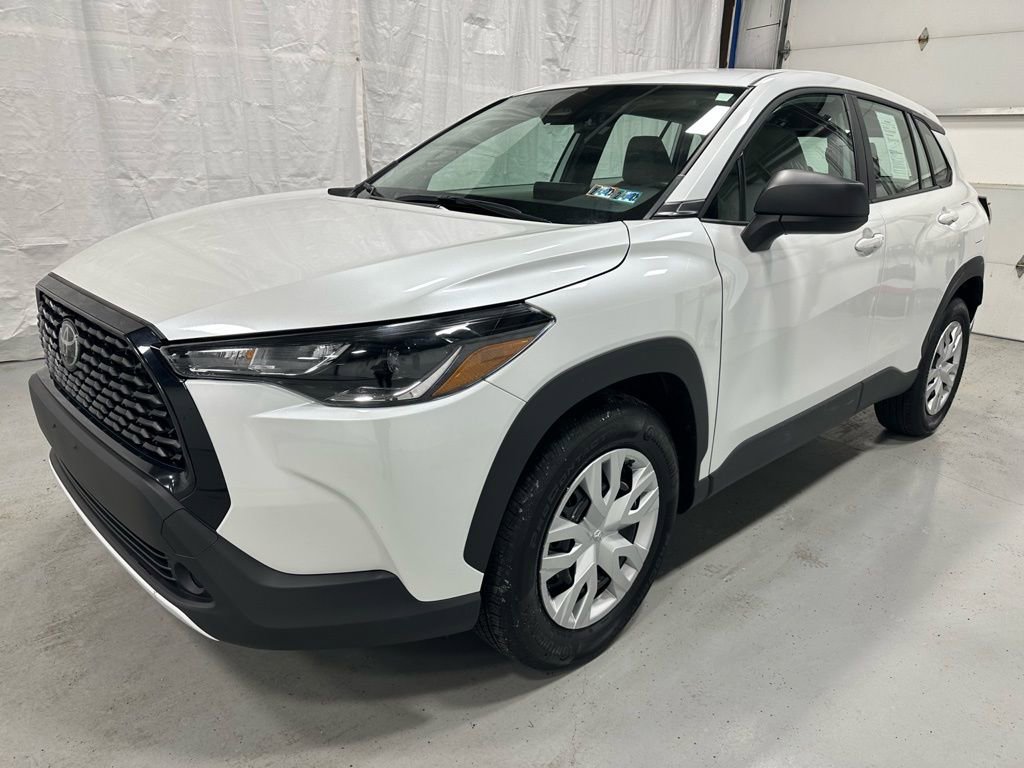 Used 2025 Toyota Corolla Cross L image 3