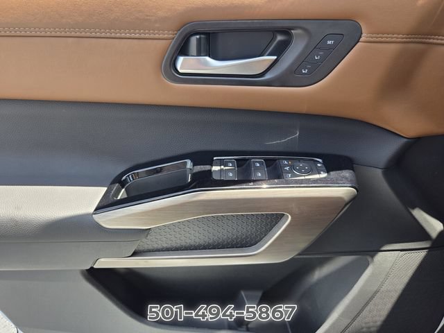 Used 2025 Nissan Pathfinder Platinum w/ Cargo Package FWD image 28
