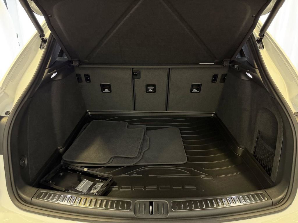 New 2026 Porsche Macan AWD/4WD image 28