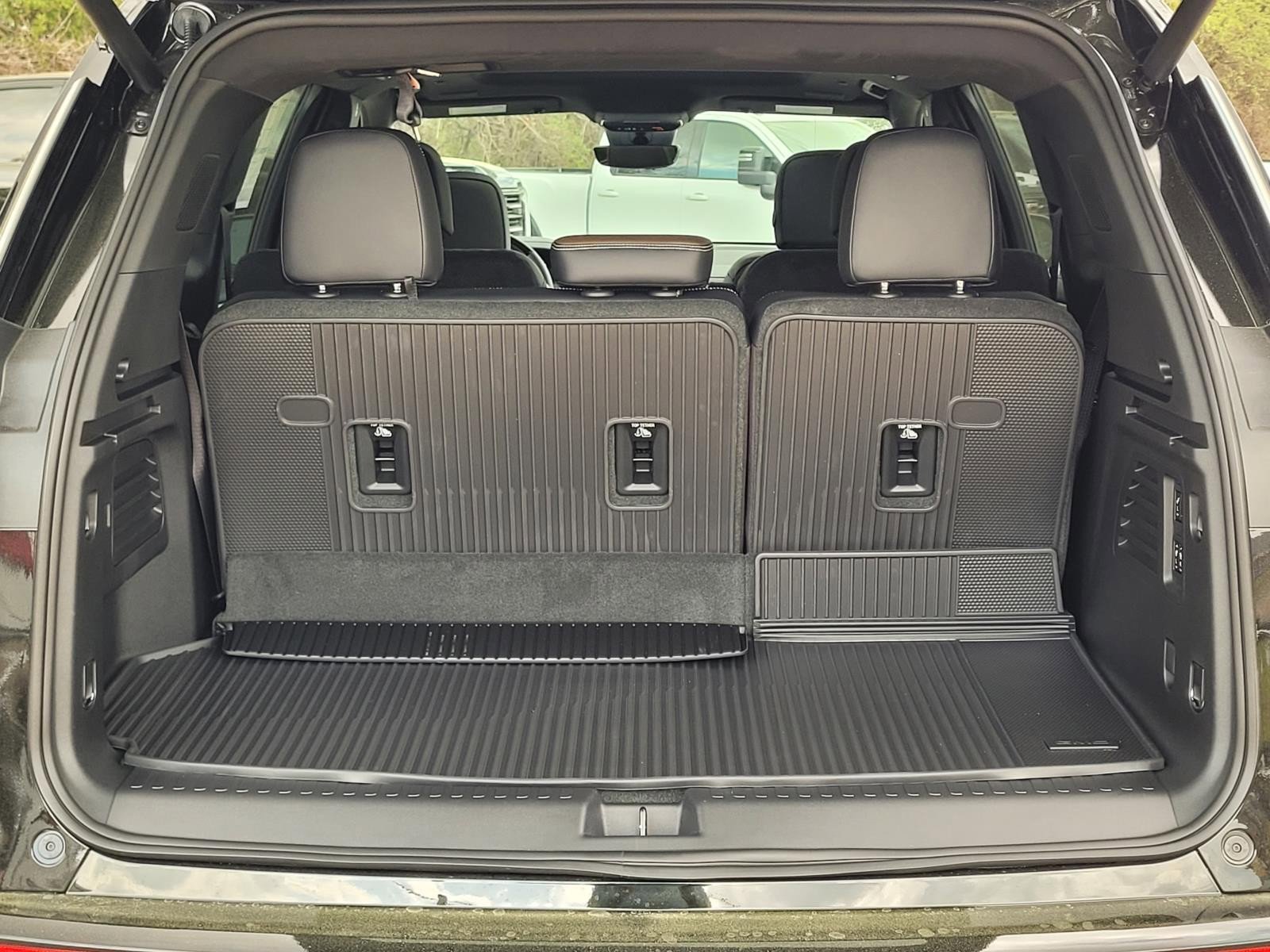 New 2026 GMC Acadia Denali Ultimate w/ LPO, Floor Liner Package AWD/4WD image 6