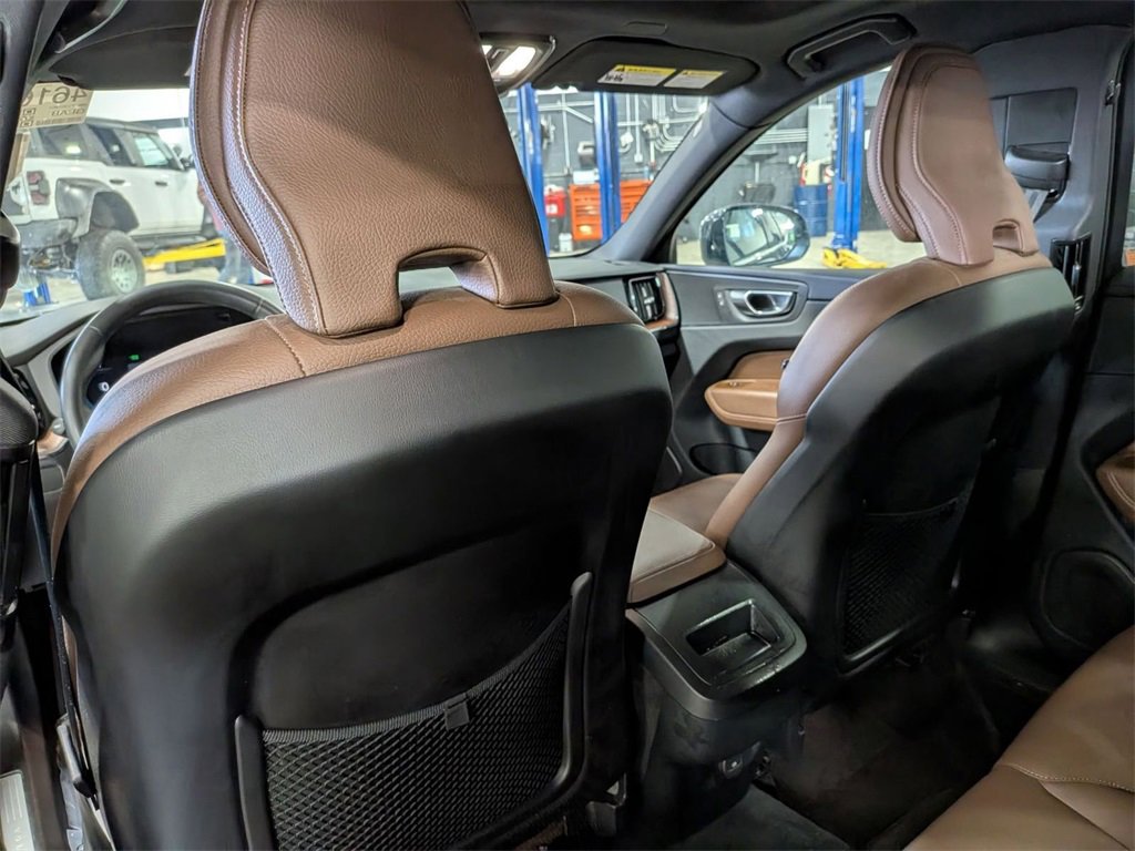 Used 2023 Volvo XC60 B5 Plus image 24