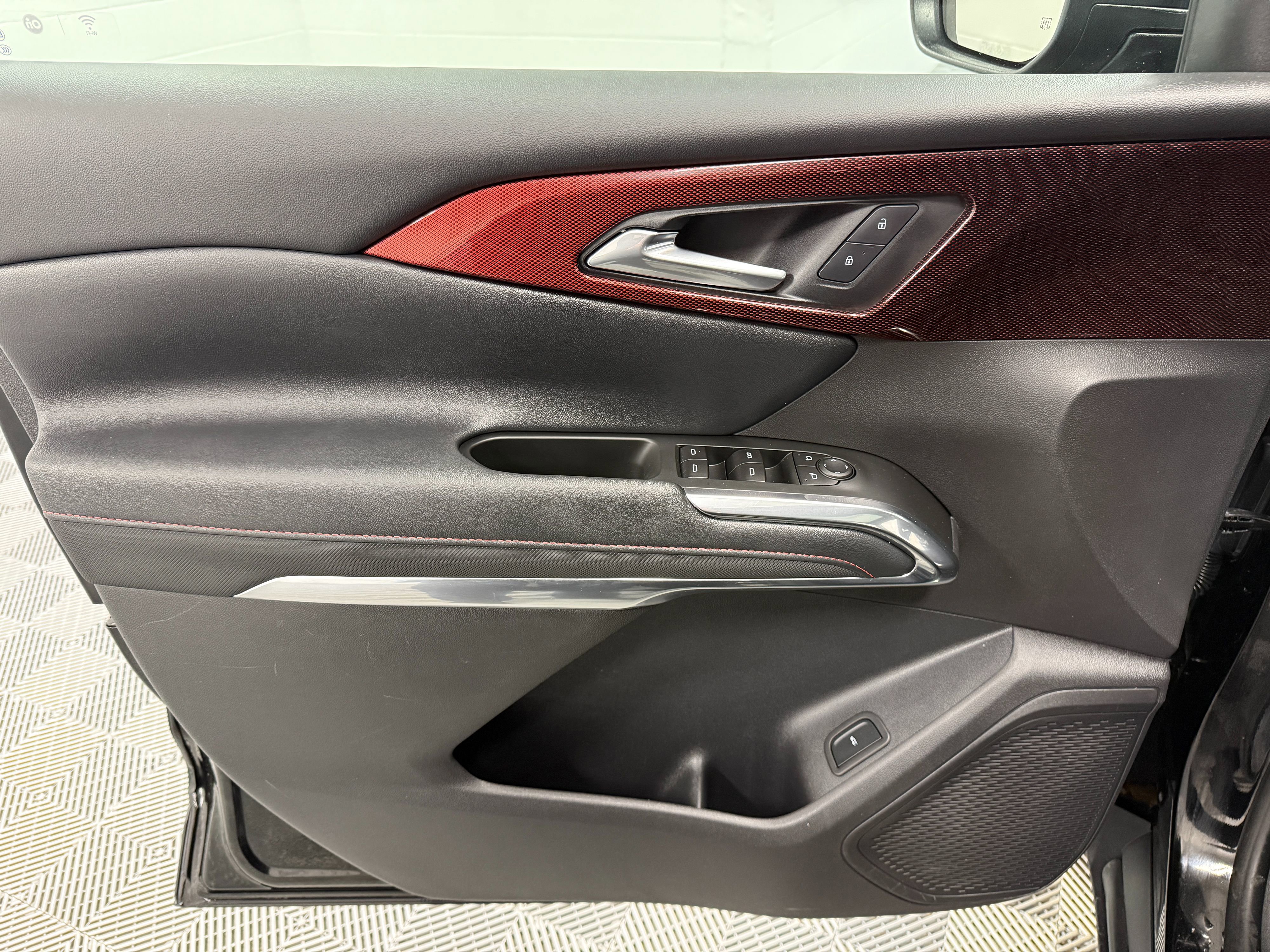 Used 2025 Chevrolet Traverse Z71 w/ LPO, Floor Liner Package image 11