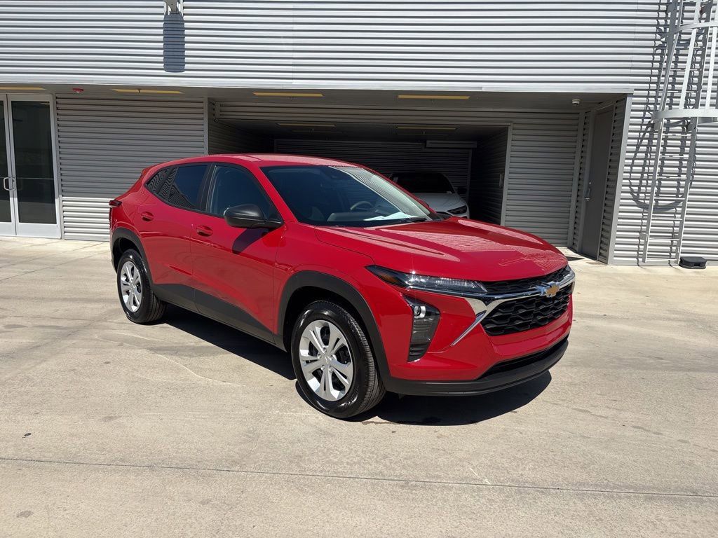 Used 2026 Chevrolet Trax LS FWD image 3