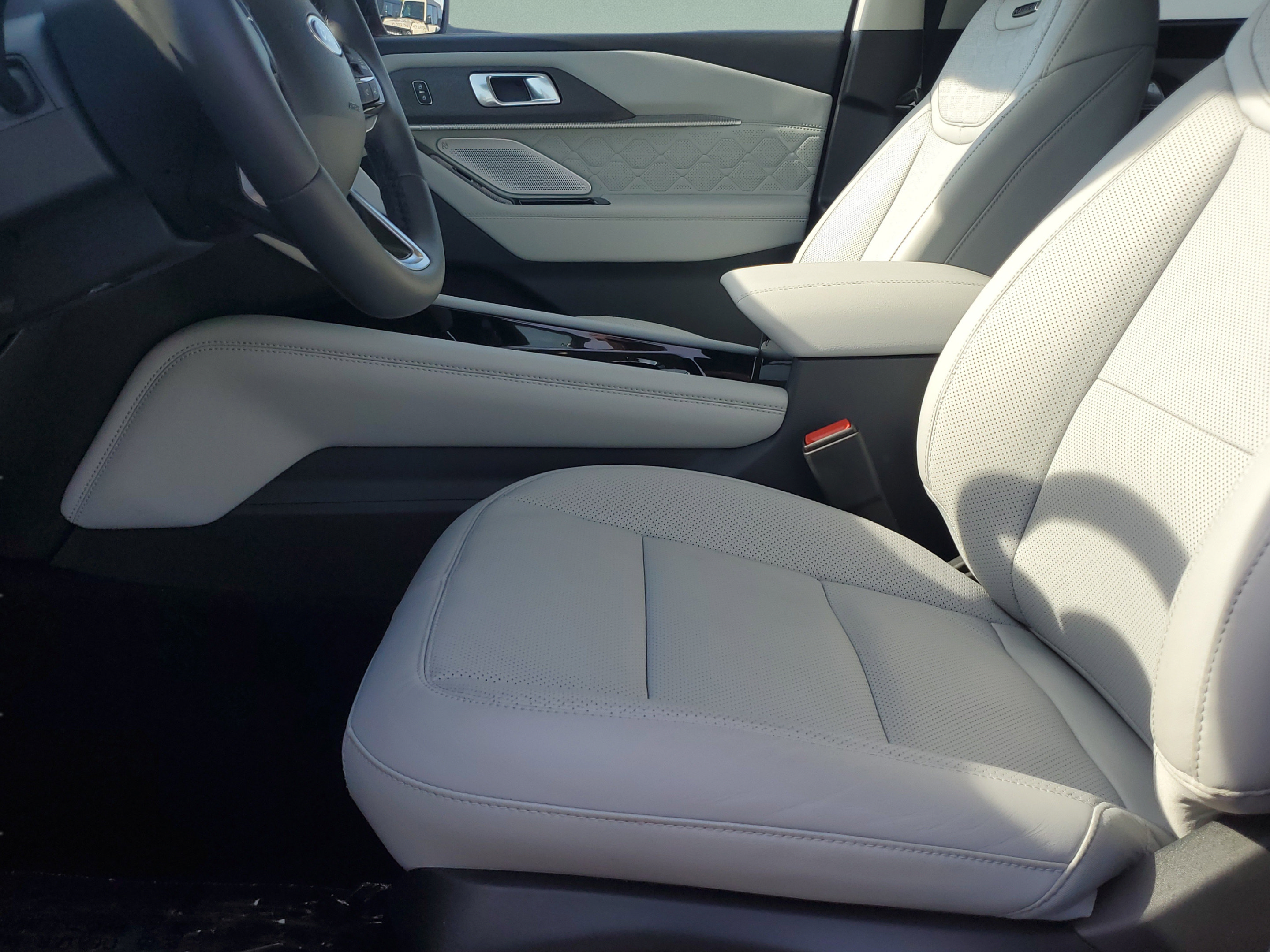 New 2026 Ford Explorer Platinum w/ LUX Leather Package AWD/4WD image 16