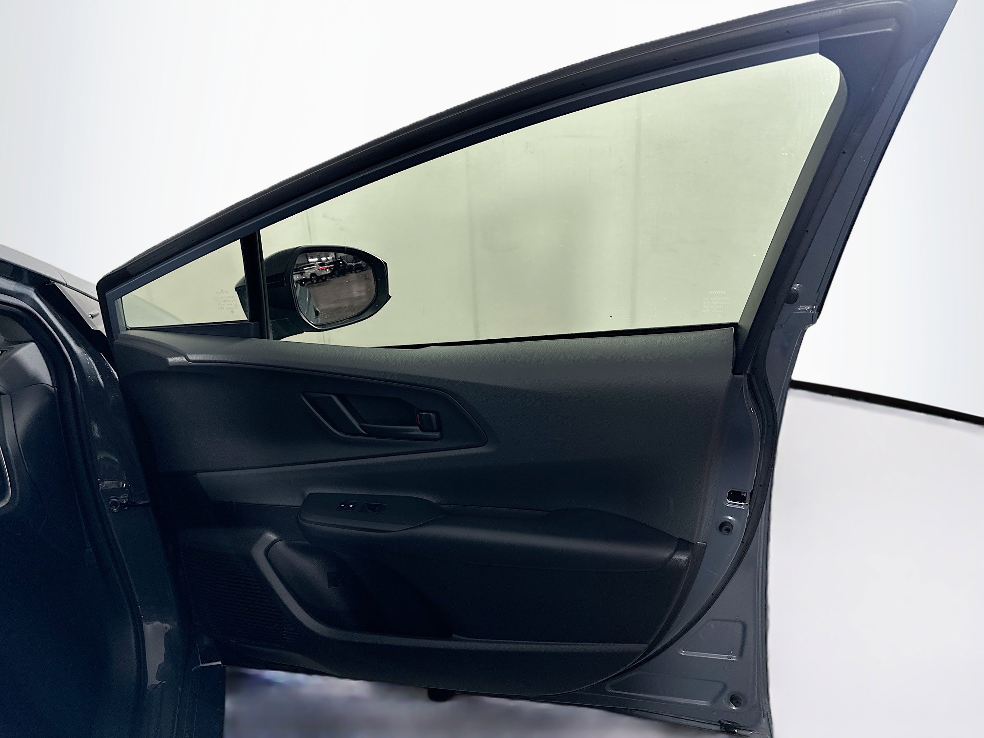 Used 2023 Toyota Prius LE image 30