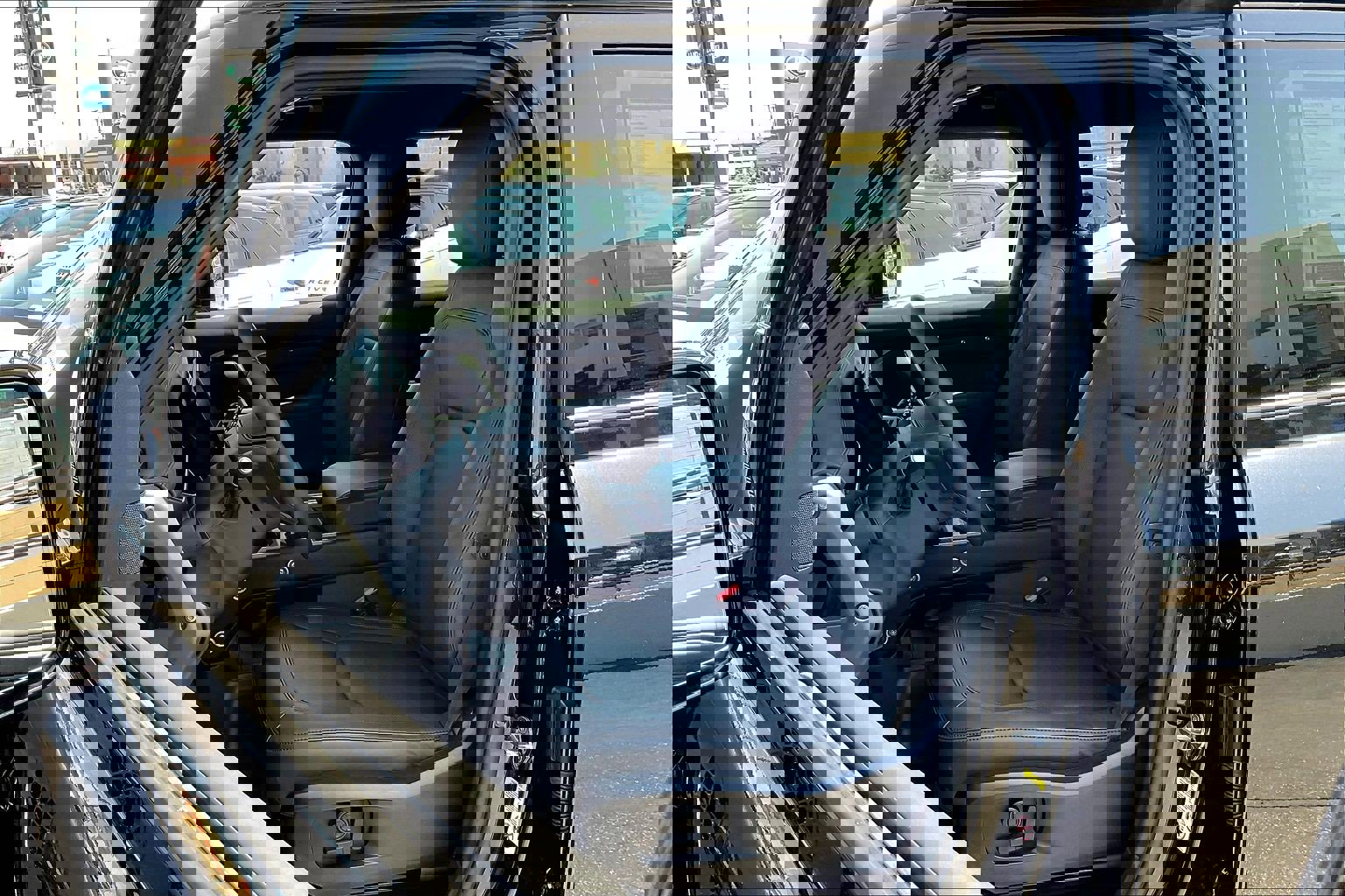 New 2026 Land Rover Defender 110 X-Dynamic SE AWD/4WD image 14