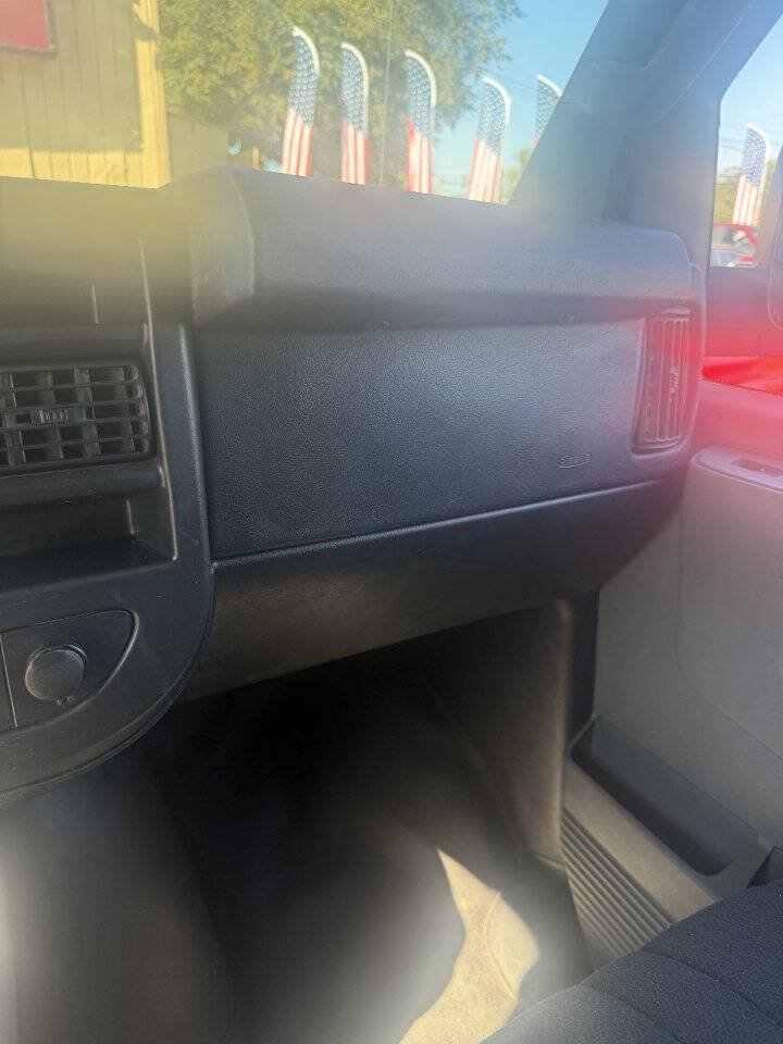 Used 2025 Chevrolet Express 2500 w/ Driver Convenience Package RWD image 12