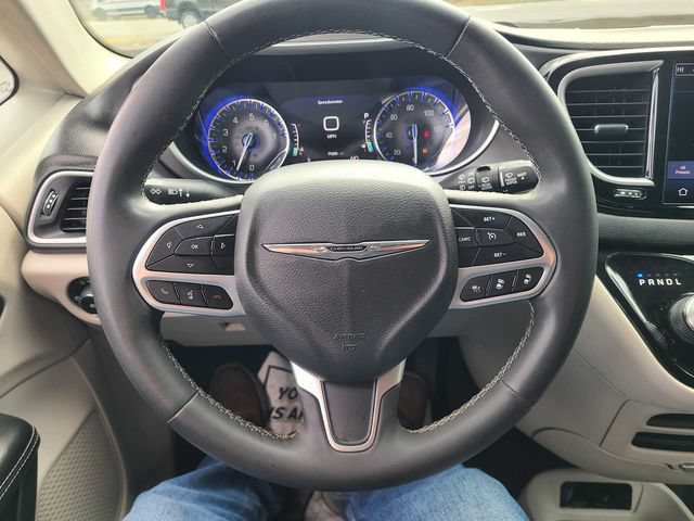 Used 2022 Chrysler Pacifica Touring-L FWD image 27