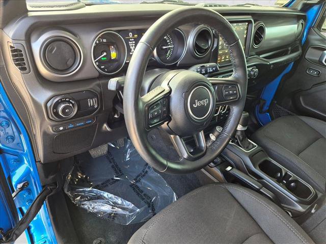 Used 2023 Jeep Wrangler Unlimited w/ Cold Weather Group AWD/4WD image 10