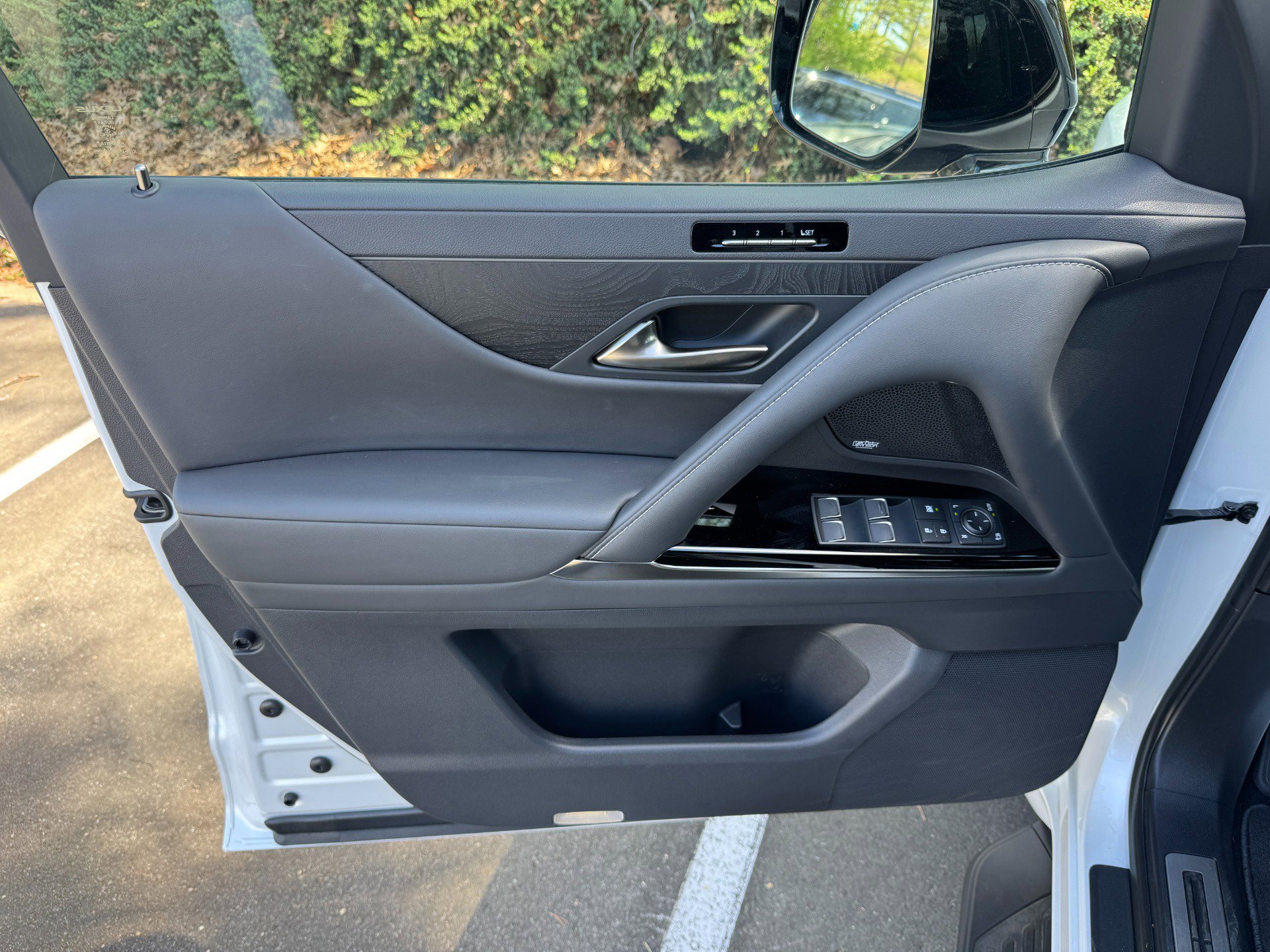 Used 2024 Lexus LX 600 4WD w/ Appearance Package image 18