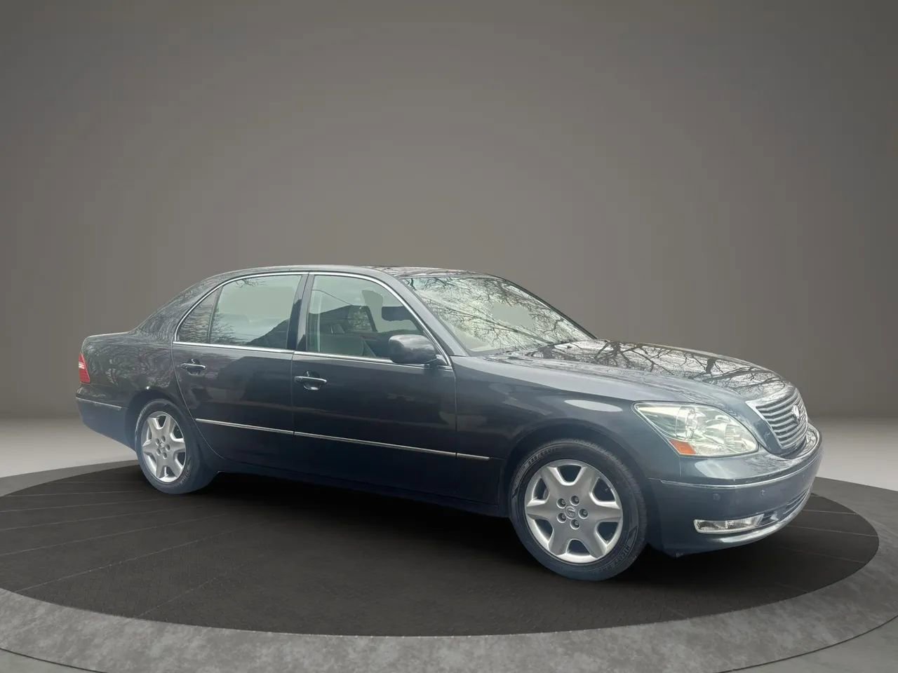 Used 2004 Lexus LS 430 RWD image 3