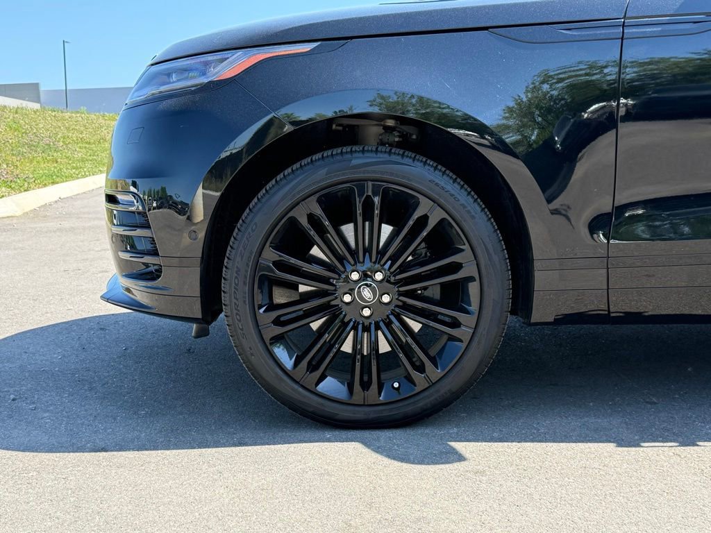 Certified 2026 Land Rover Range Rover Velar Dynamic SE AWD/4WD image 10