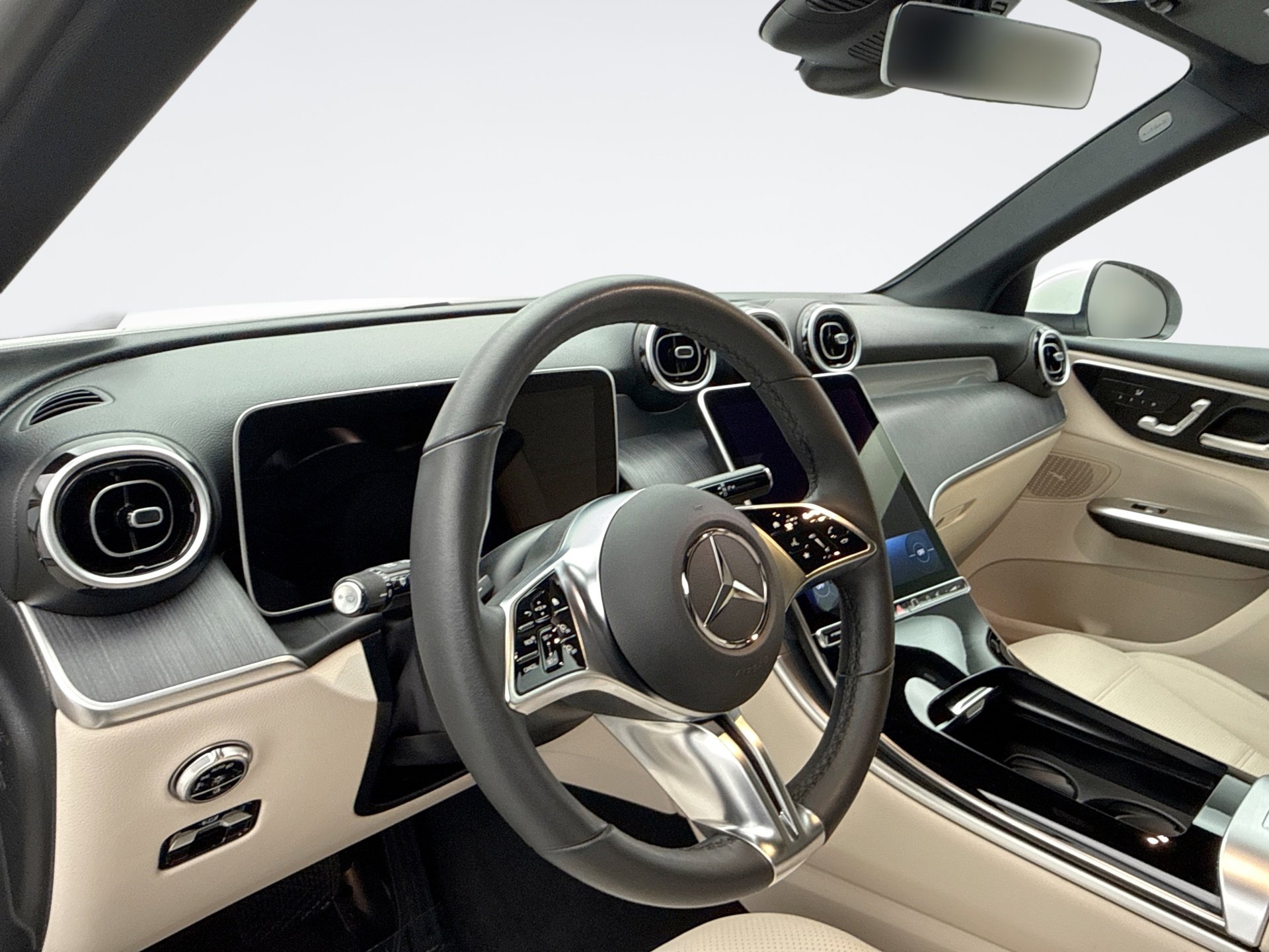 Used 2025 Mercedes-Benz GLC 300 4MATIC image 10