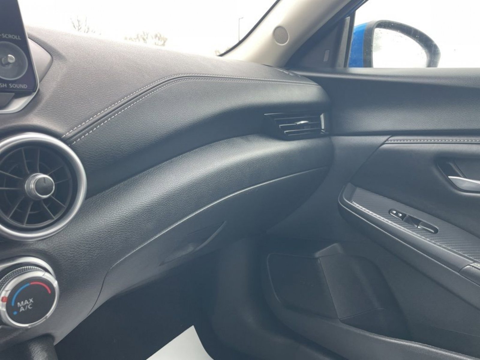 Used 2025 Nissan Sentra SV image 16