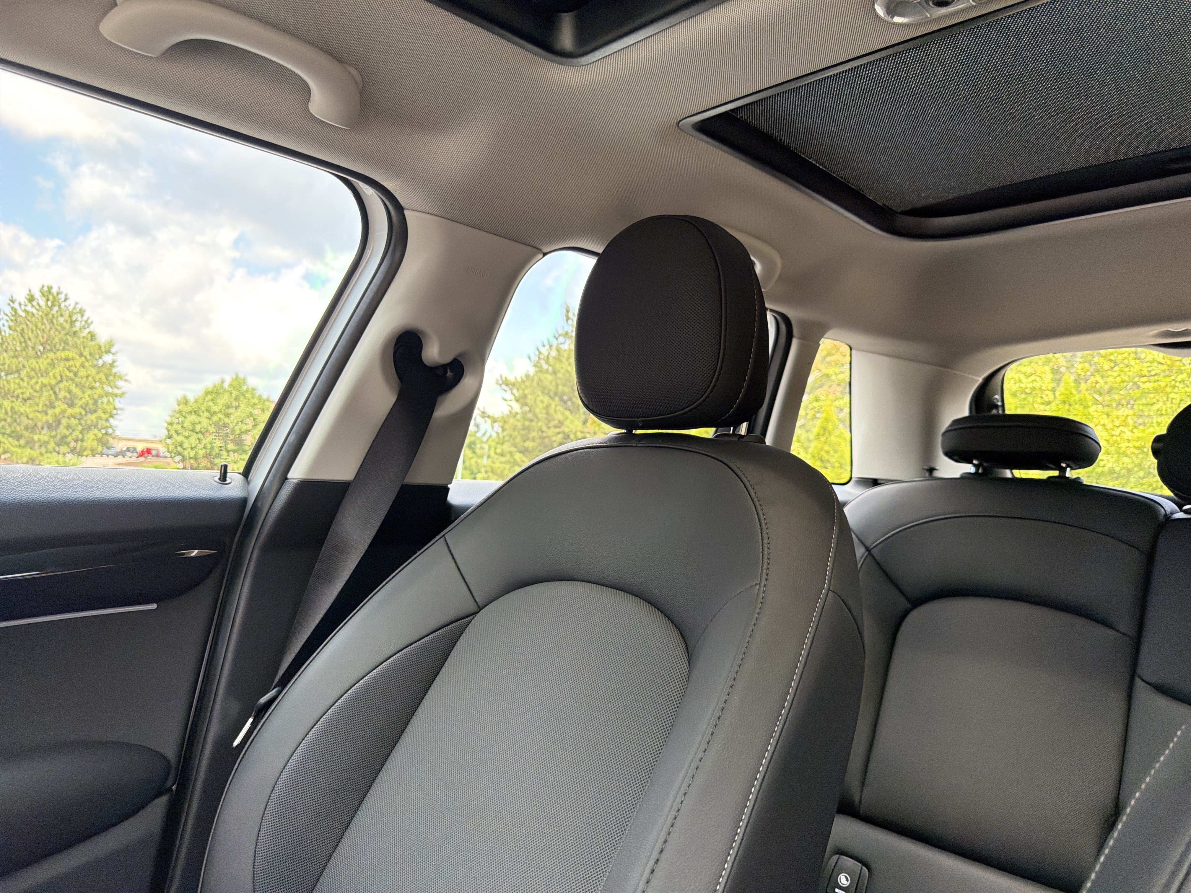 Used 2024 MINI Cooper 4-Door Hardtop FWD image 20