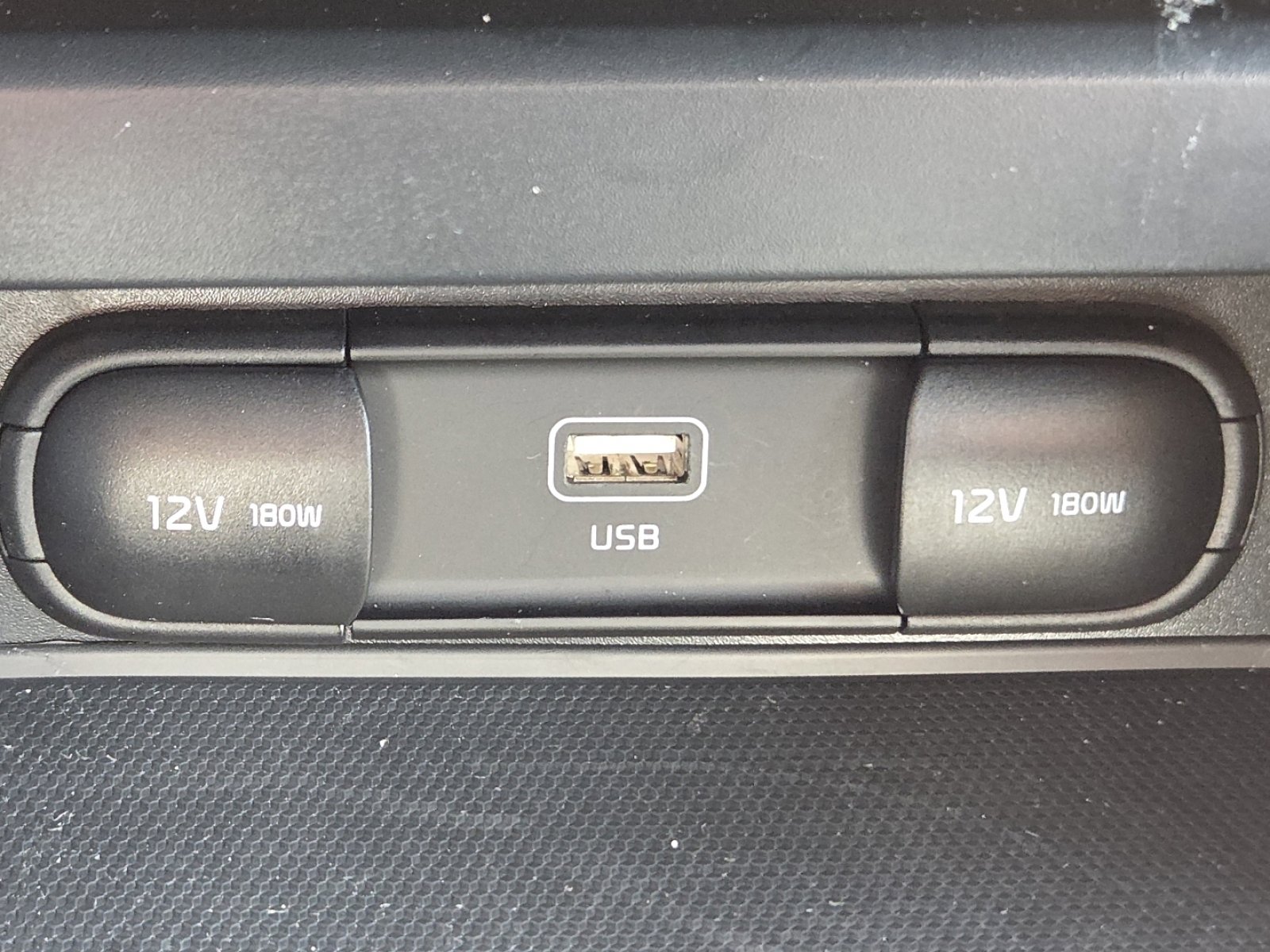 Used 2025 Kia Soul LX w/ LX Technology Package FWD image 4