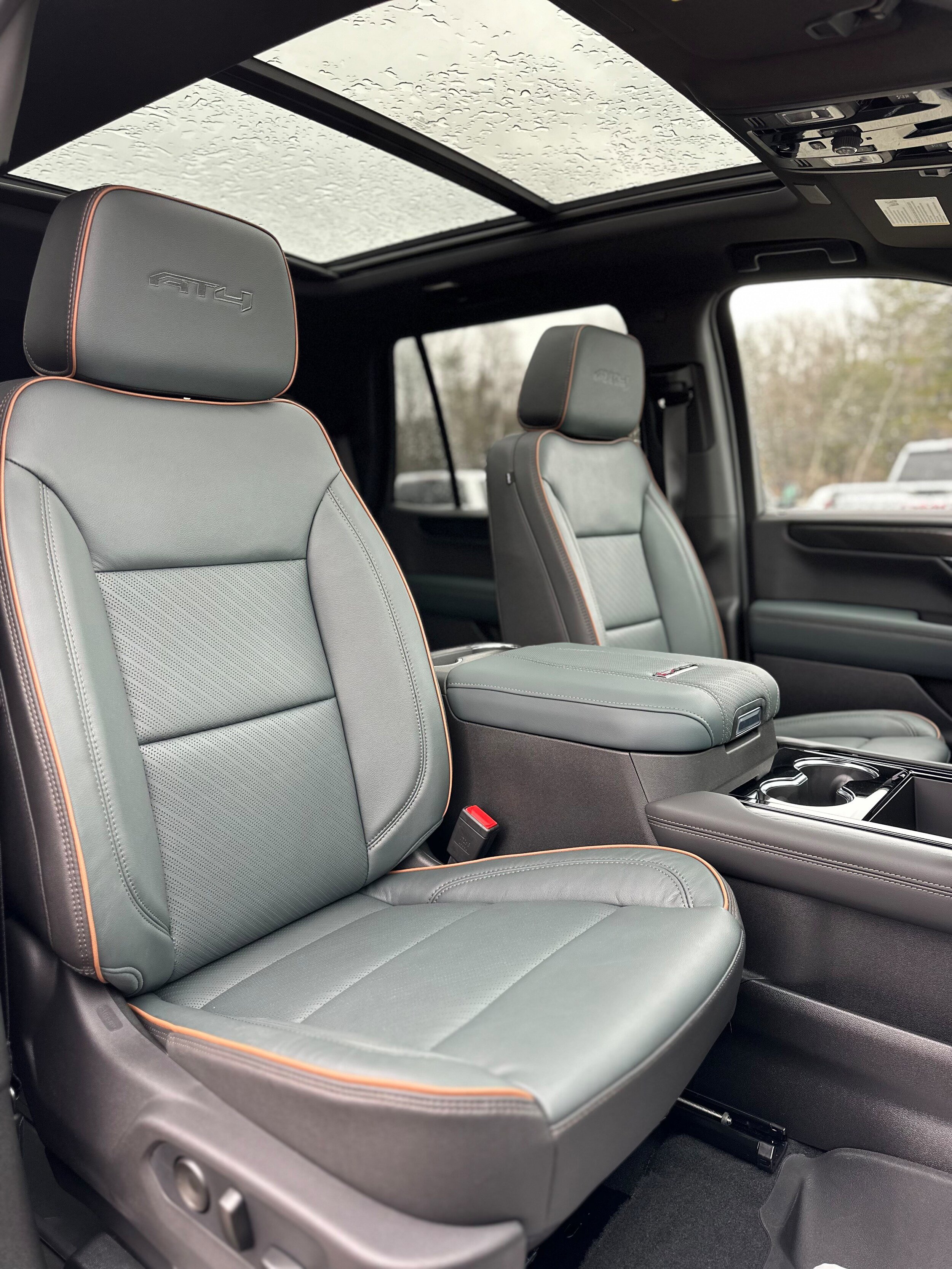 New 2026 GMC Yukon AT4 w/ LPO, Floor Liner Package AWD/4WD image 28