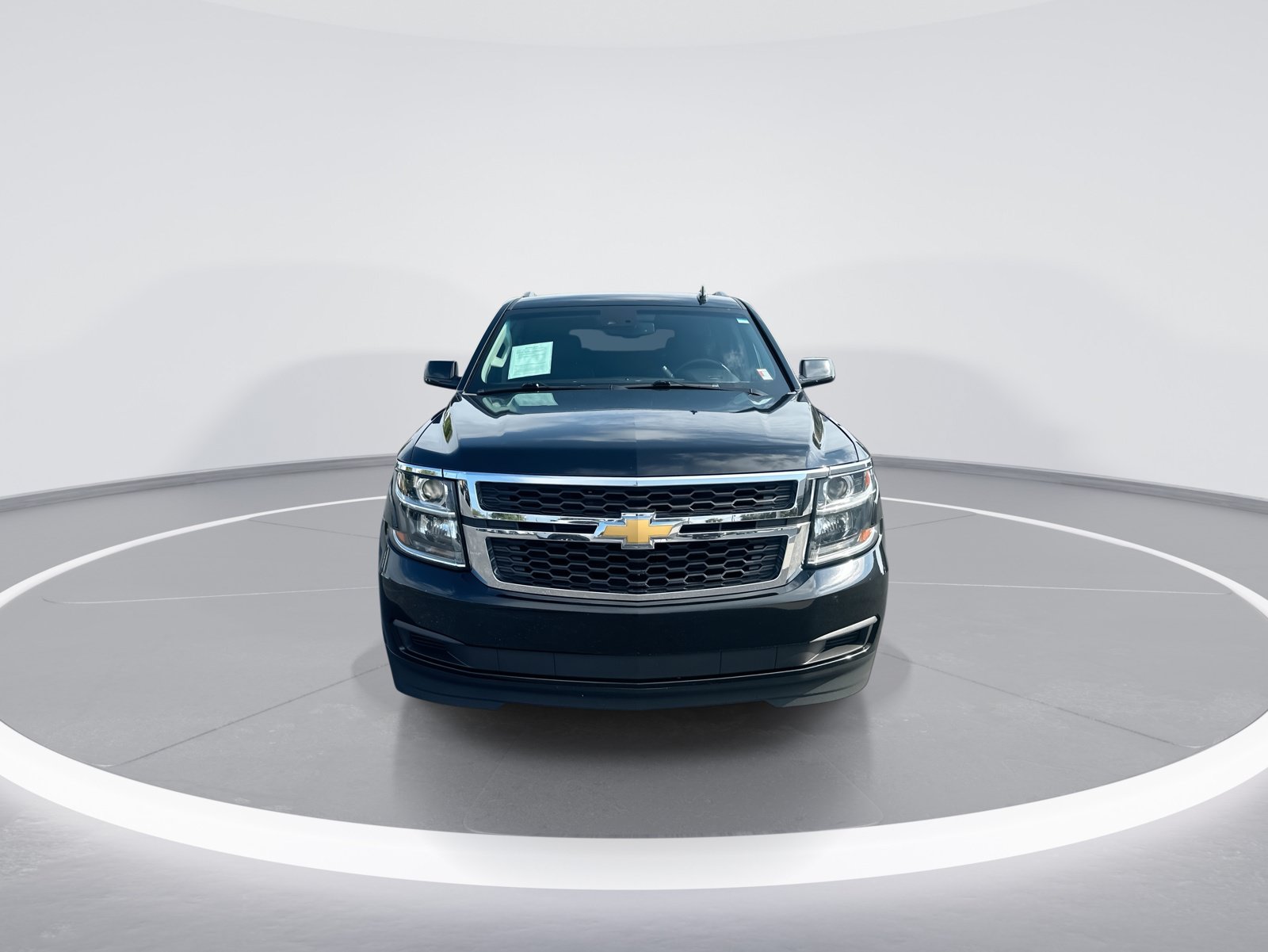 Used 2018 Chevrolet Suburban LT AWD/4WD image 3