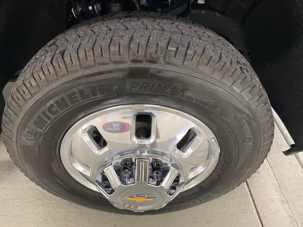 Used 2025 Chevrolet Silverado 3500 LT w/ Convenience Package AWD/4WD image 5