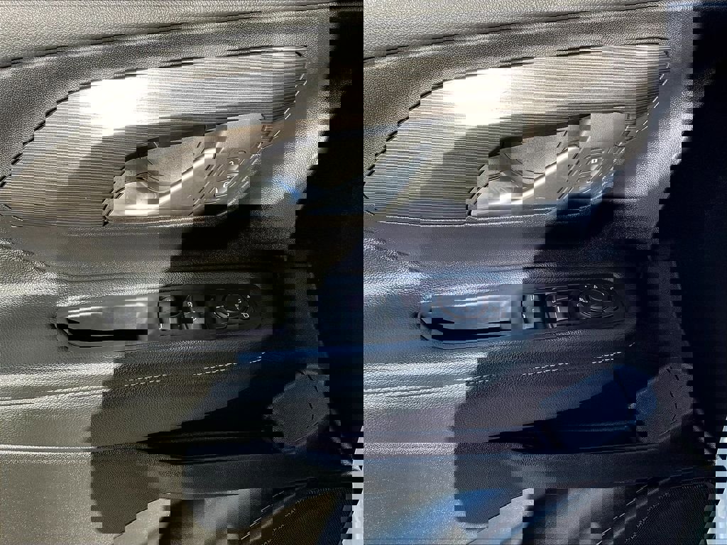 Used 2024 GMC Terrain SLE image 36