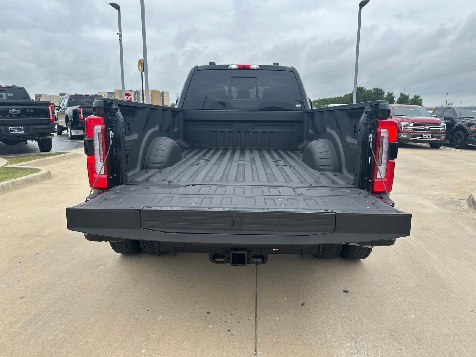 Used 2026 Ford F450 Platinum w/ FX4 Off-Road Package AWD/4WD image 13