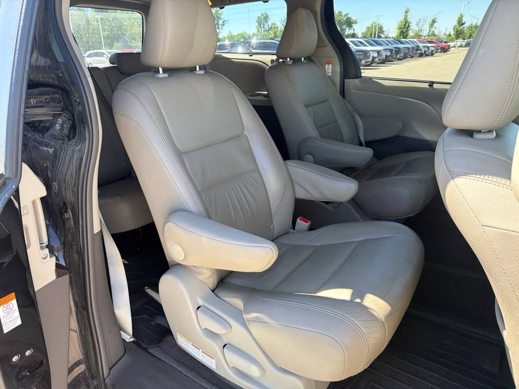 Used 2016 Toyota Sienna XLE Premium AWD/4WD image 11