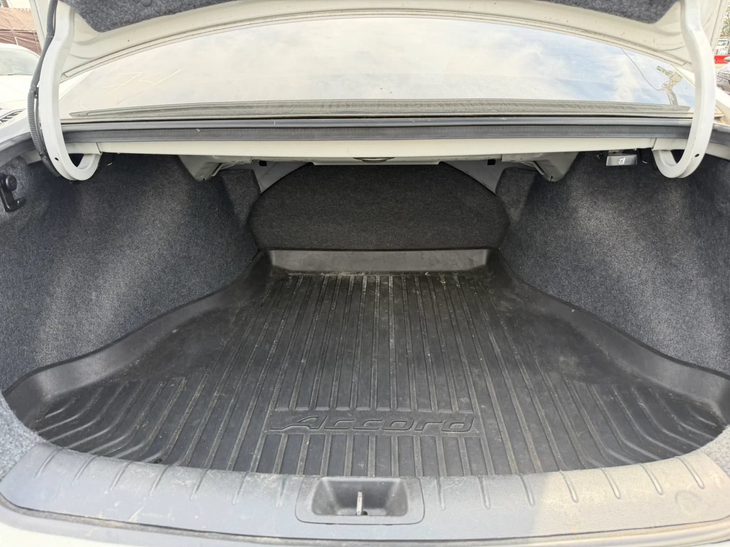Used 2015 Honda Accord EX-L image 12