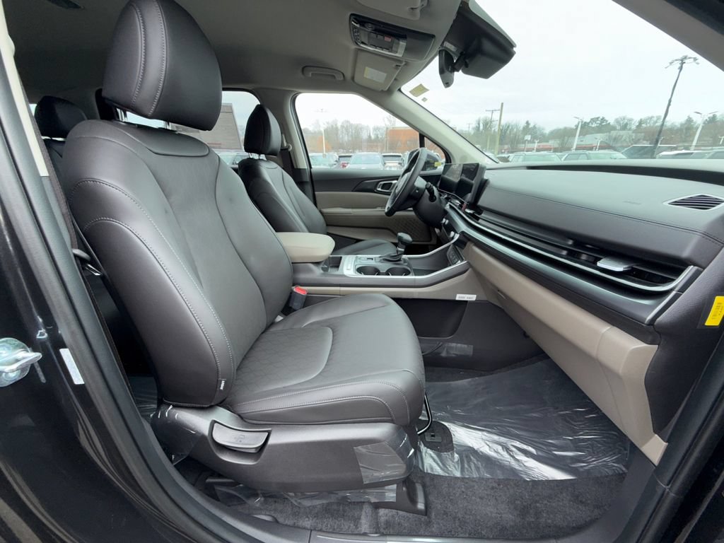 New 2026 Kia Carnival FWD image 29
