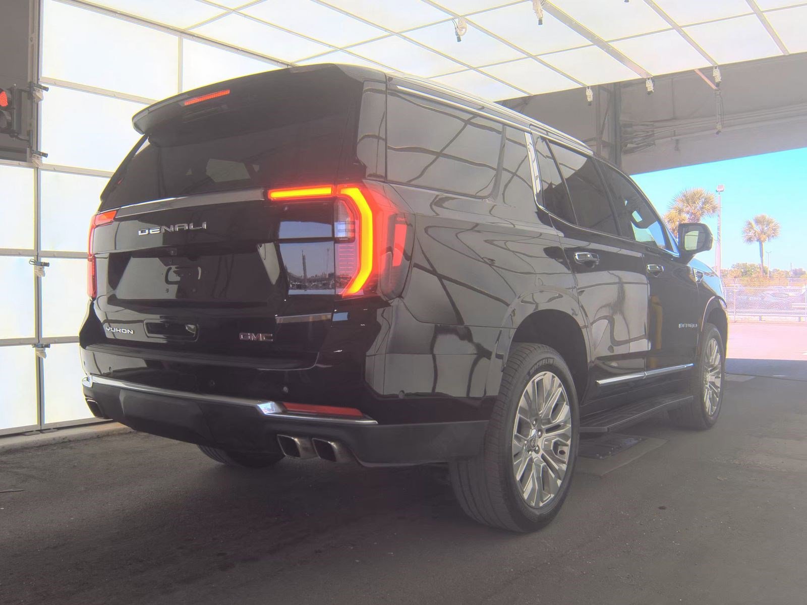 Used 2025 GMC Yukon Denali AWD/4WD image 4