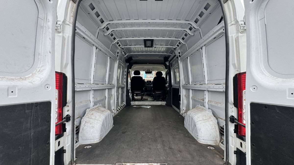 Used 2025 RAM ProMaster 2500 w/ Convenience Group FWD image 24